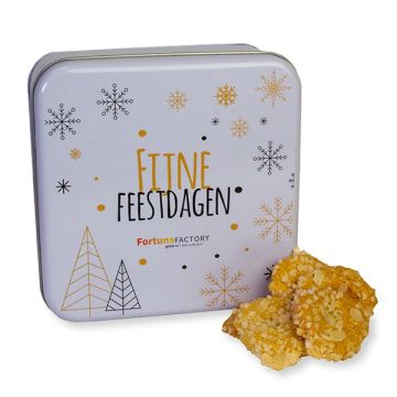 Cakeblik met kerstkransjes dicht