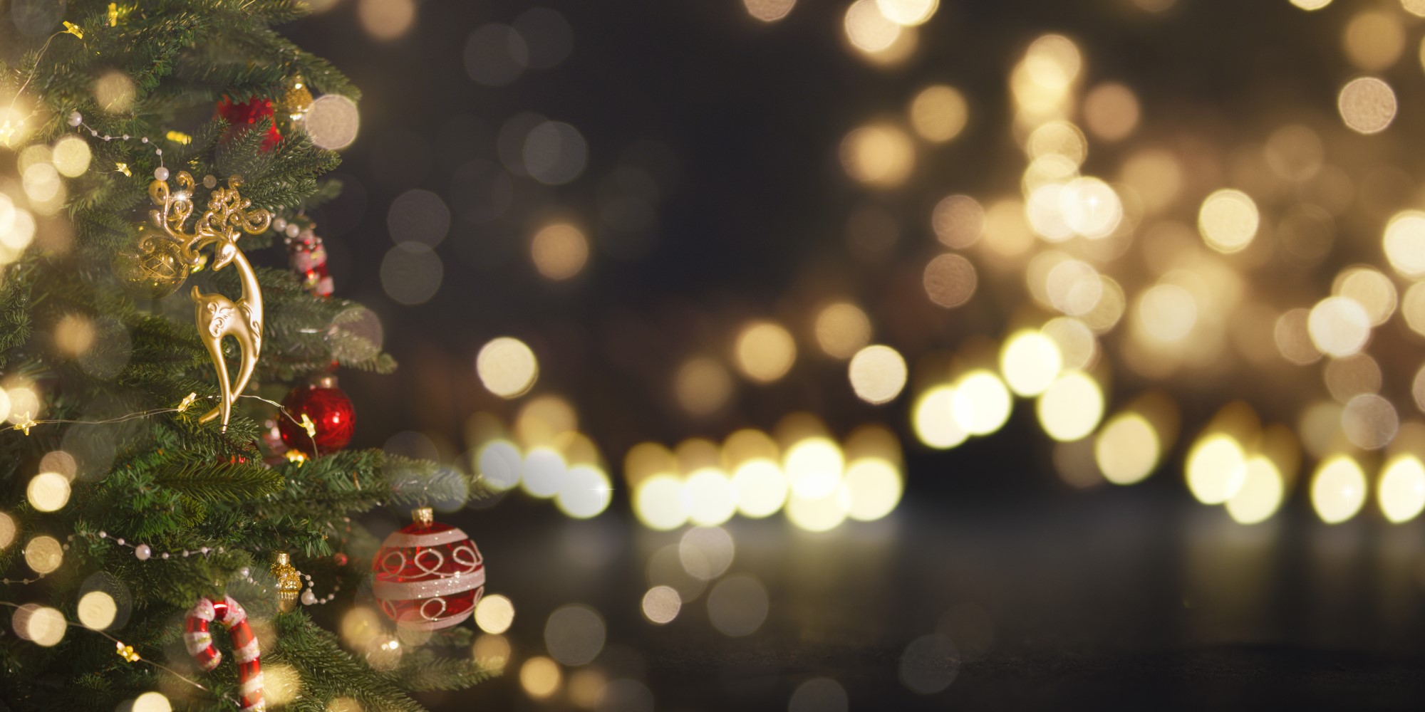 Verzorg de kerstsfeer op kantoor met kleine kerstbomen